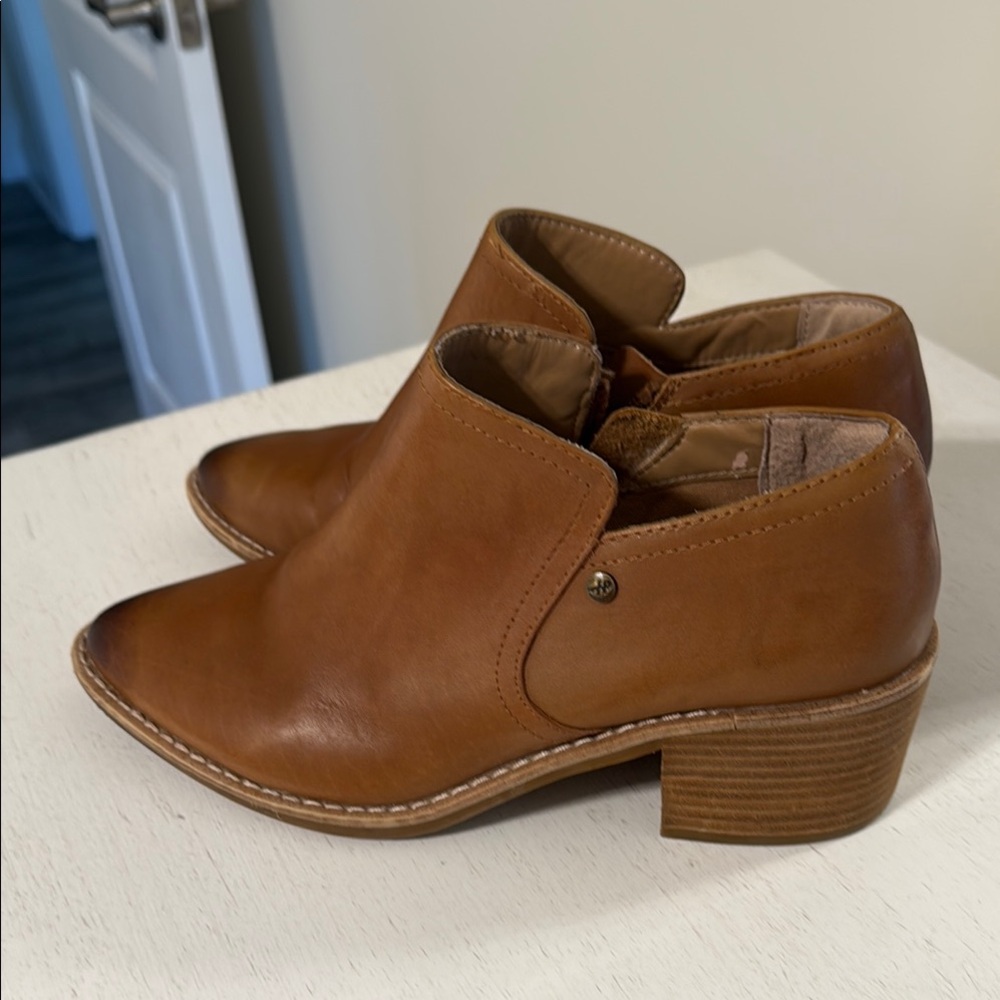 Hush Puppies Women’s Ailee Tan Camel Distressed Leather Ankle Booties / Size 8.5